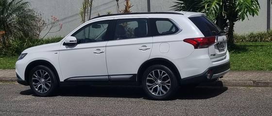 MITSUBISHI OUTLANDER 3.0 GT 4X4 V6 24V GASOLINA 4P AUTOMÁTICO MITSUBISHI OUTLANDER 3.0 GT 4X4 V6 24V GASOLINA 4P AUTOMÁTICO